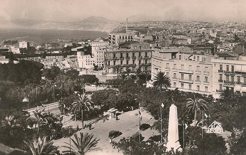 403-vue depuis la place Foch.jpg